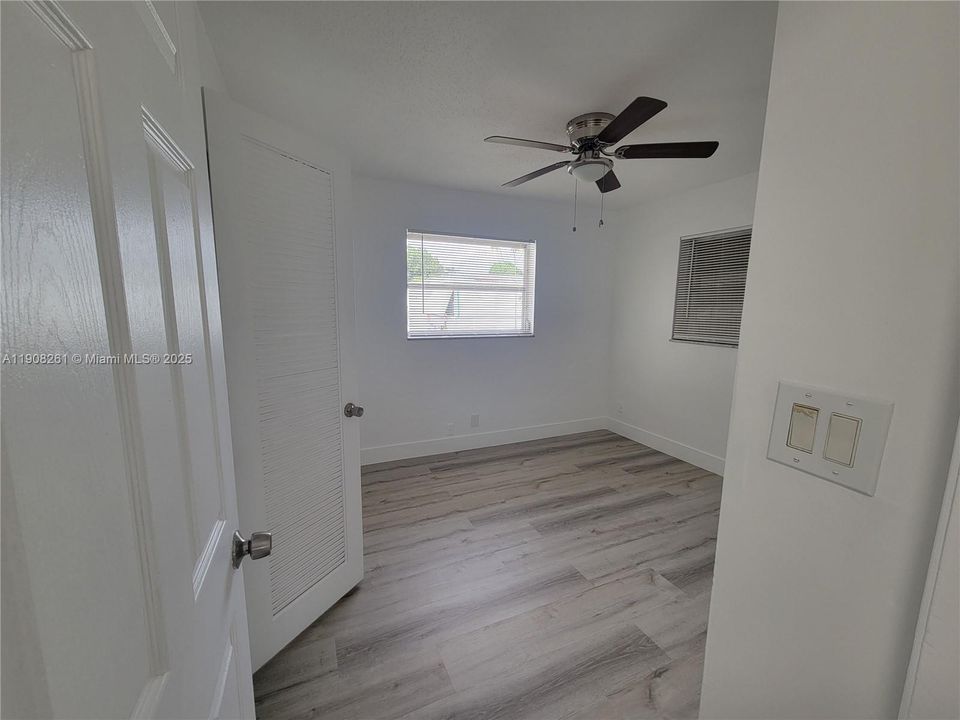 Active With Contract: $2,100 (2 beds, 1 baths, 1062 Square Feet)