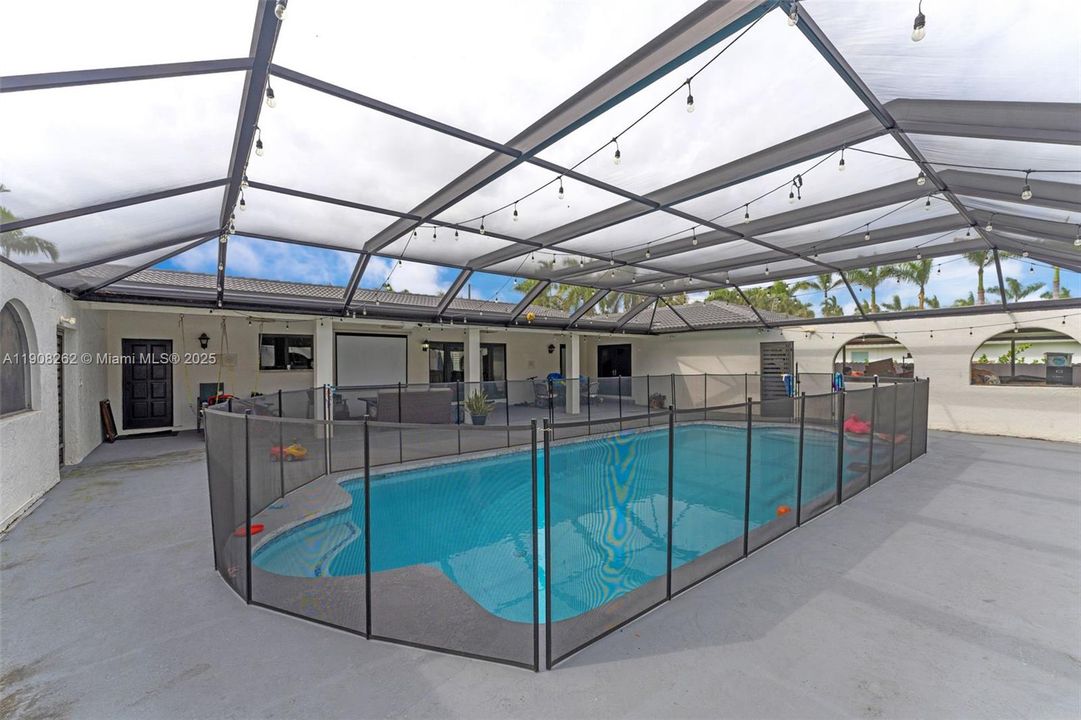 For Sale: $2,100,000 (5 beds, 3 baths, 2191 Square Feet)