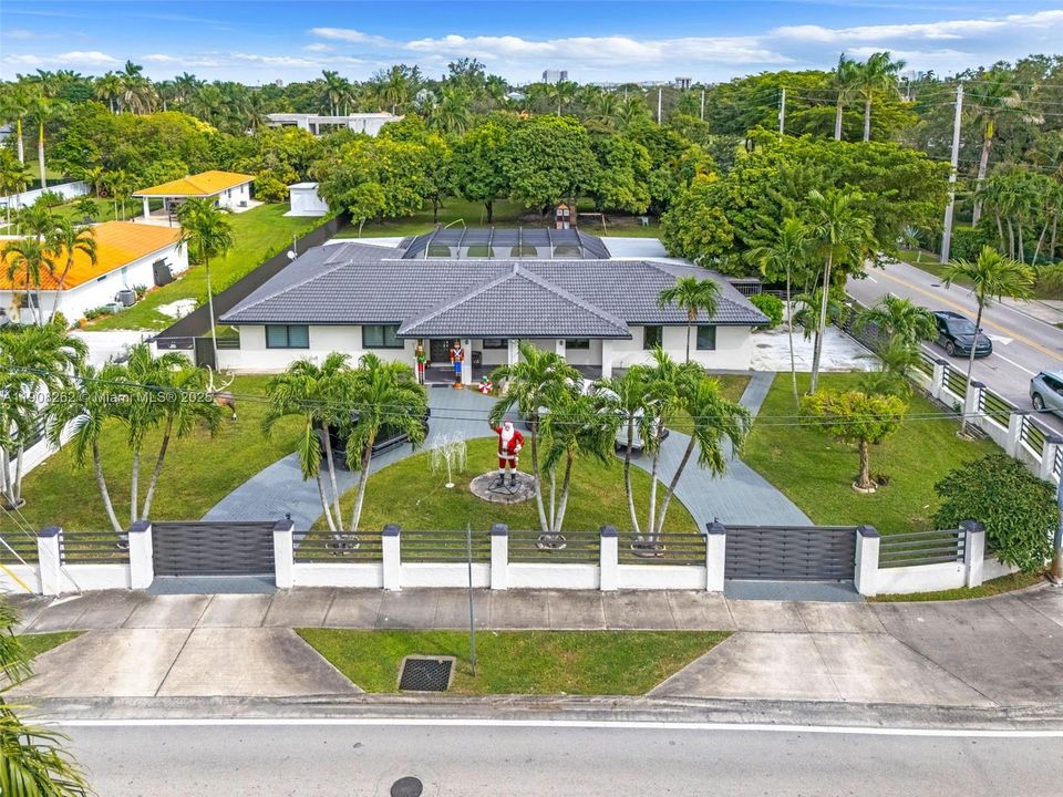 For Sale: $2,100,000 (5 beds, 3 baths, 2191 Square Feet)