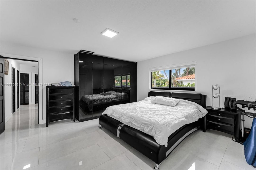 For Sale: $2,100,000 (5 beds, 3 baths, 2191 Square Feet)