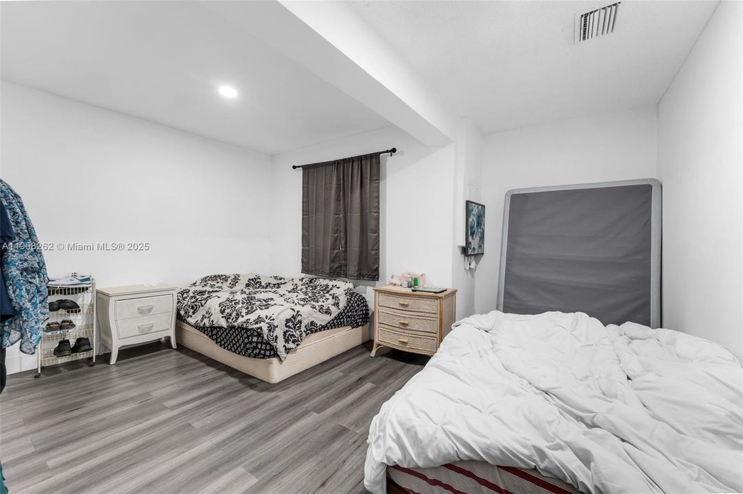 For Sale: $2,100,000 (5 beds, 3 baths, 2191 Square Feet)