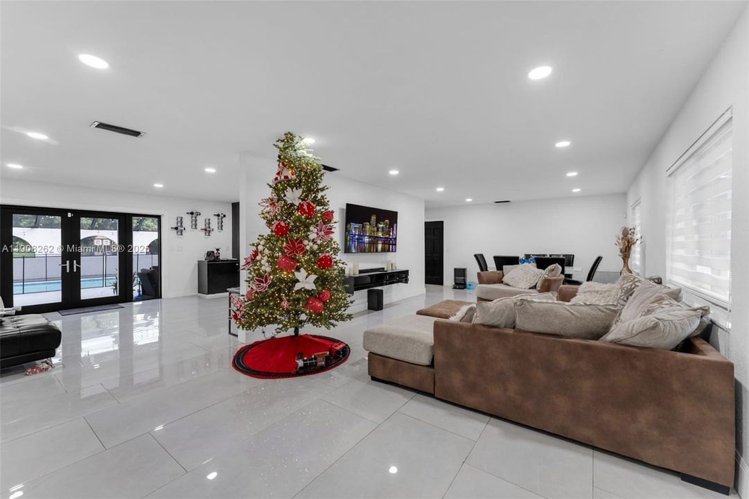 For Sale: $2,100,000 (5 beds, 3 baths, 2191 Square Feet)