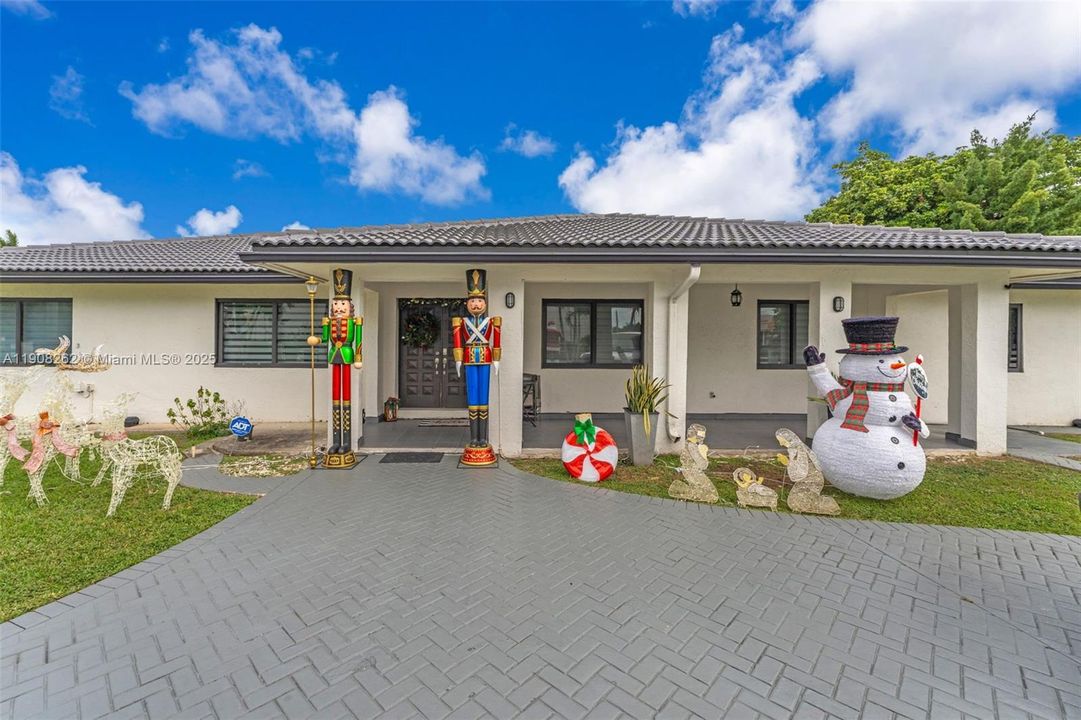 For Sale: $2,100,000 (5 beds, 3 baths, 2191 Square Feet)