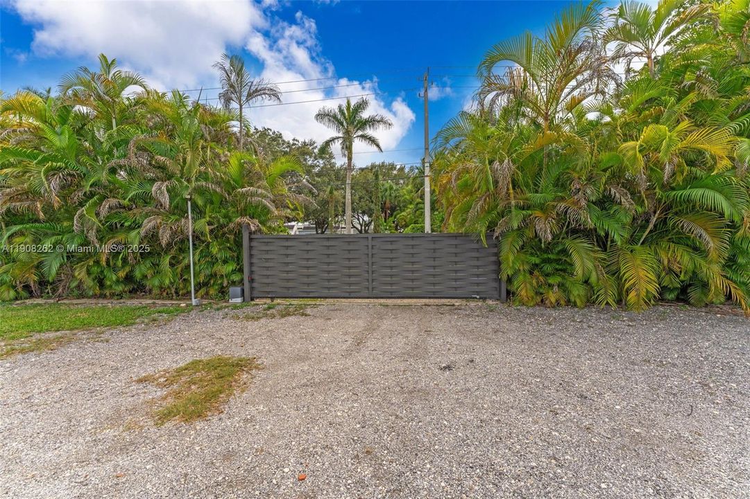 For Sale: $2,100,000 (5 beds, 3 baths, 2191 Square Feet)