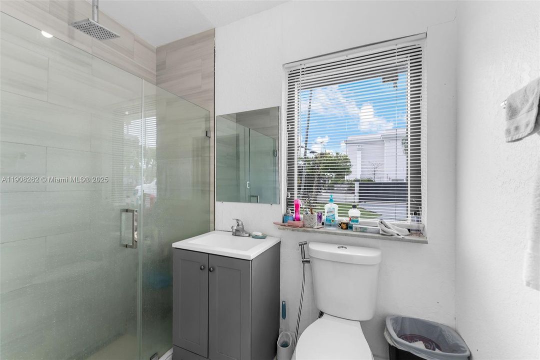 For Sale: $2,100,000 (5 beds, 3 baths, 2191 Square Feet)