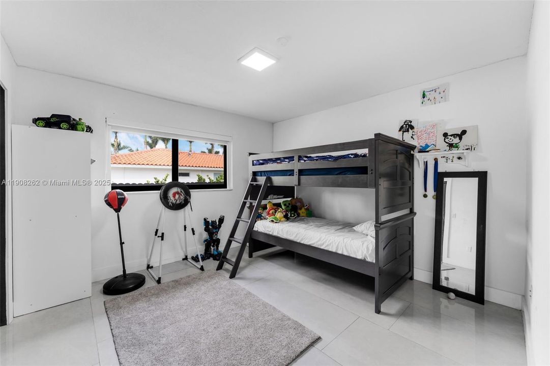 For Sale: $2,100,000 (5 beds, 3 baths, 2191 Square Feet)