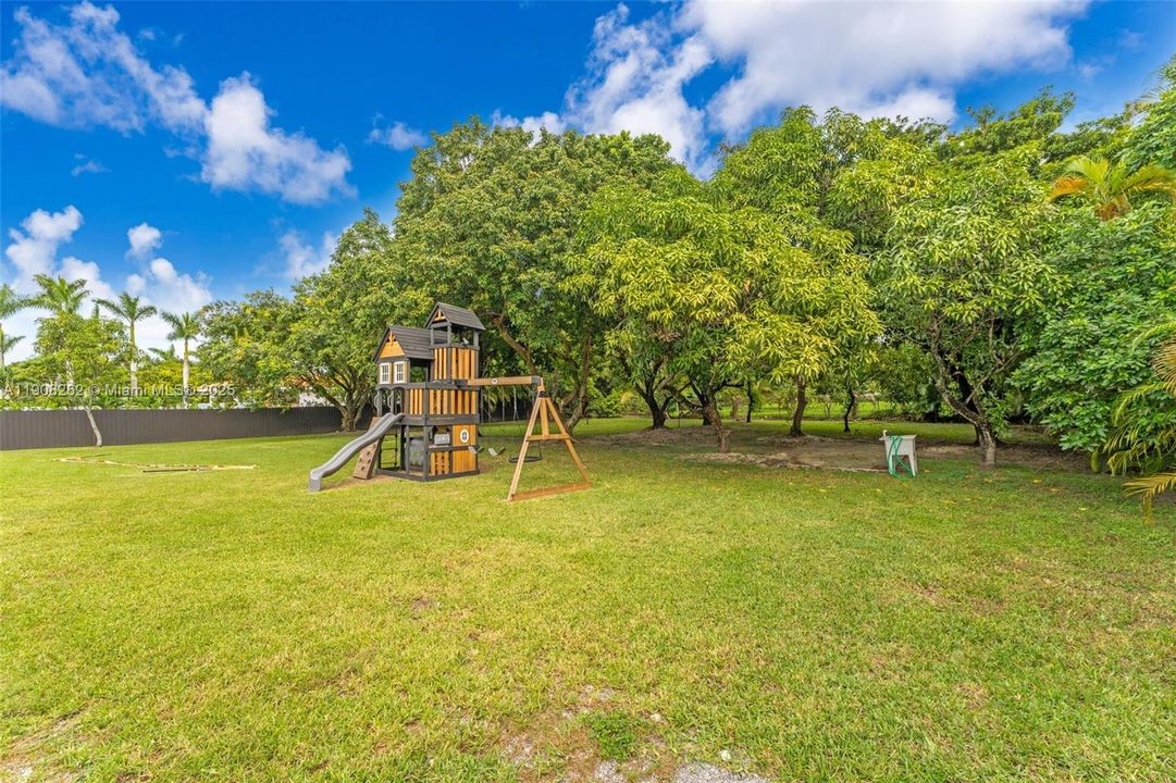 For Sale: $2,100,000 (5 beds, 3 baths, 2191 Square Feet)