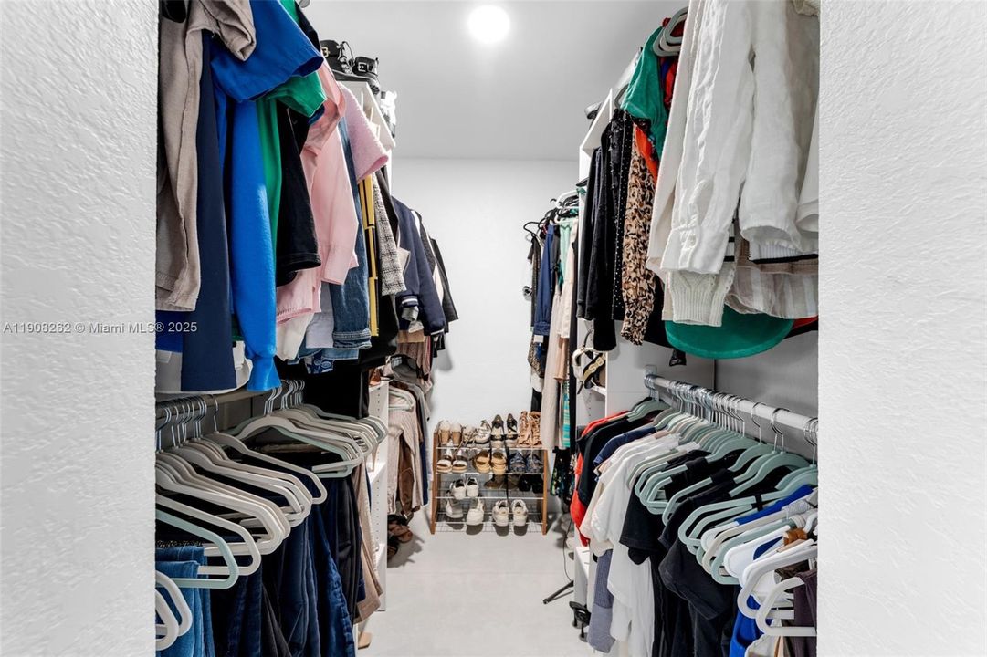 For Sale: $2,100,000 (5 beds, 3 baths, 2191 Square Feet)