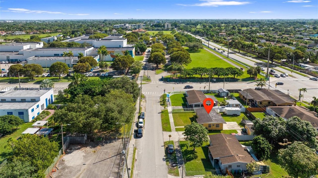 待售: $440,000 (3 贝兹, 1 浴室, 868 平方英尺)