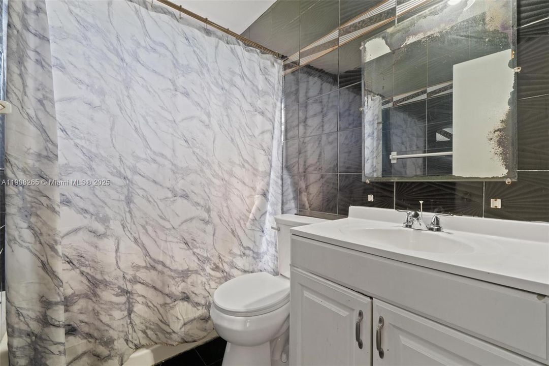 待售: $440,000 (3 贝兹, 1 浴室, 868 平方英尺)