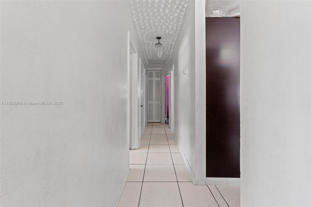 待售: $440,000 (3 贝兹, 1 浴室, 868 平方英尺)