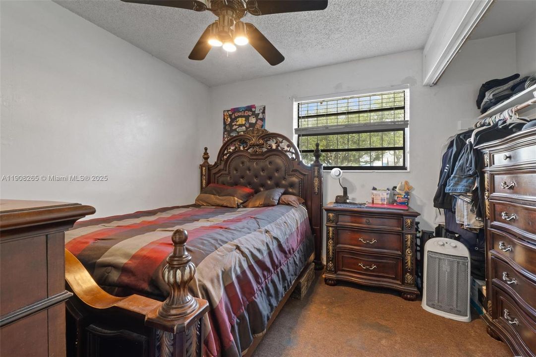 待售: $440,000 (3 贝兹, 1 浴室, 868 平方英尺)