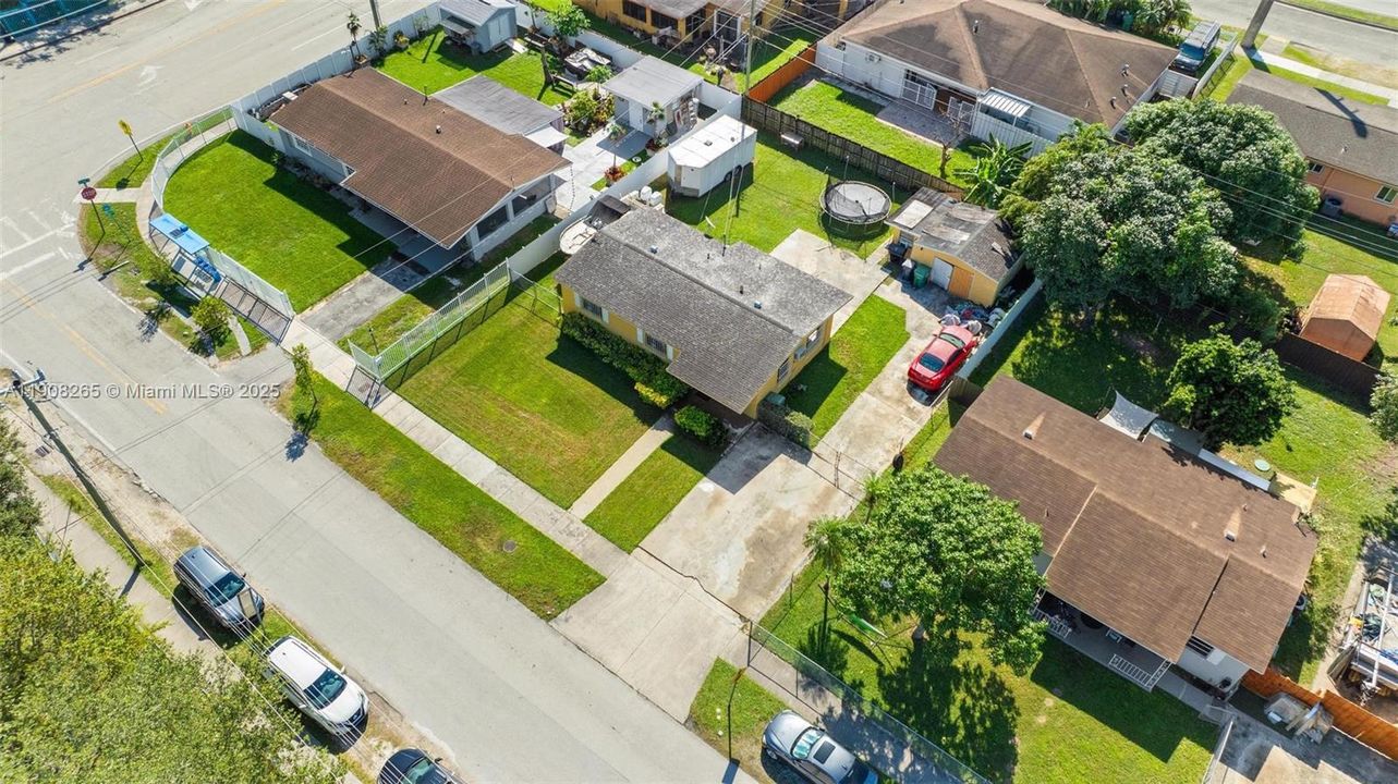 待售: $440,000 (3 贝兹, 1 浴室, 868 平方英尺)