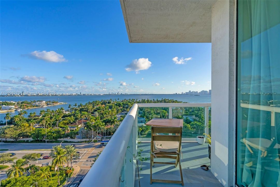 合同活跃: $690,000 (2 贝兹, 2 浴室, 1552 平方英尺)