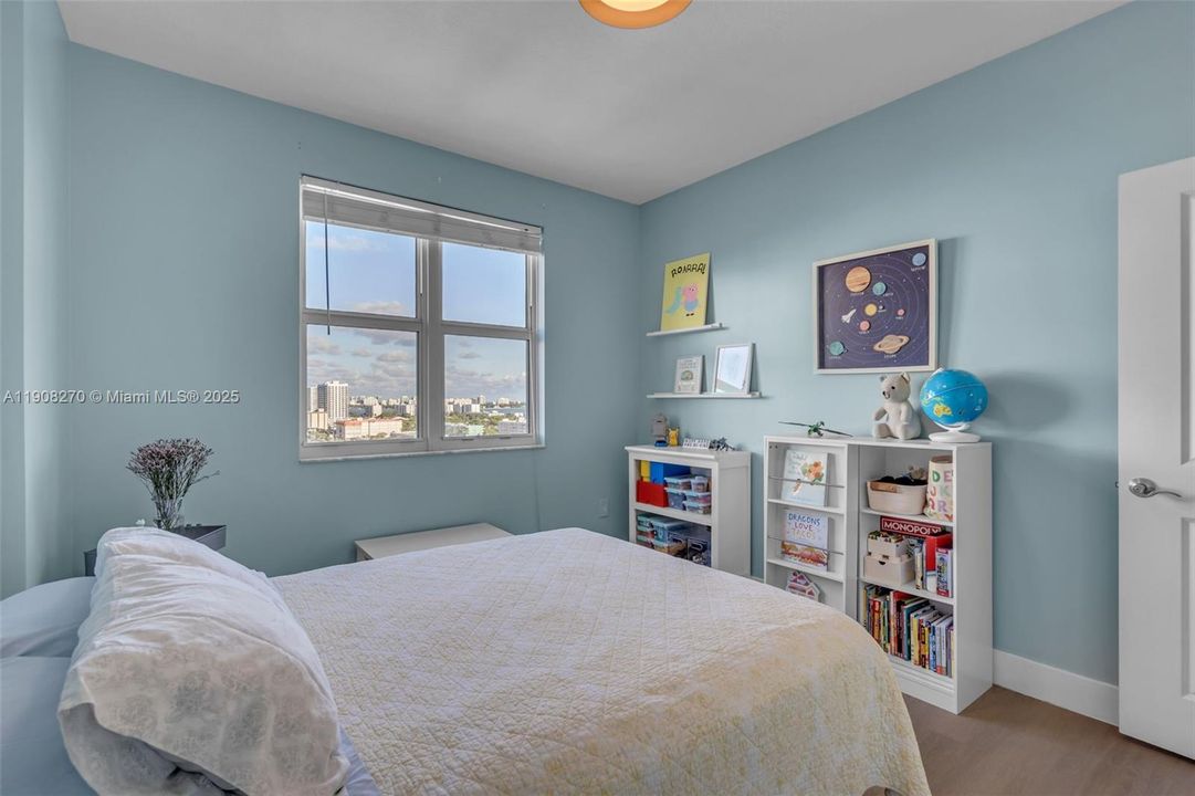 合同活跃: $690,000 (2 贝兹, 2 浴室, 1552 平方英尺)