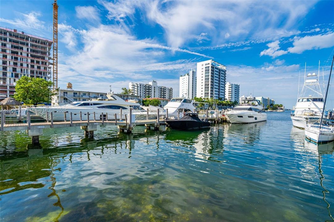 合同活跃: $690,000 (2 贝兹, 2 浴室, 1552 平方英尺)