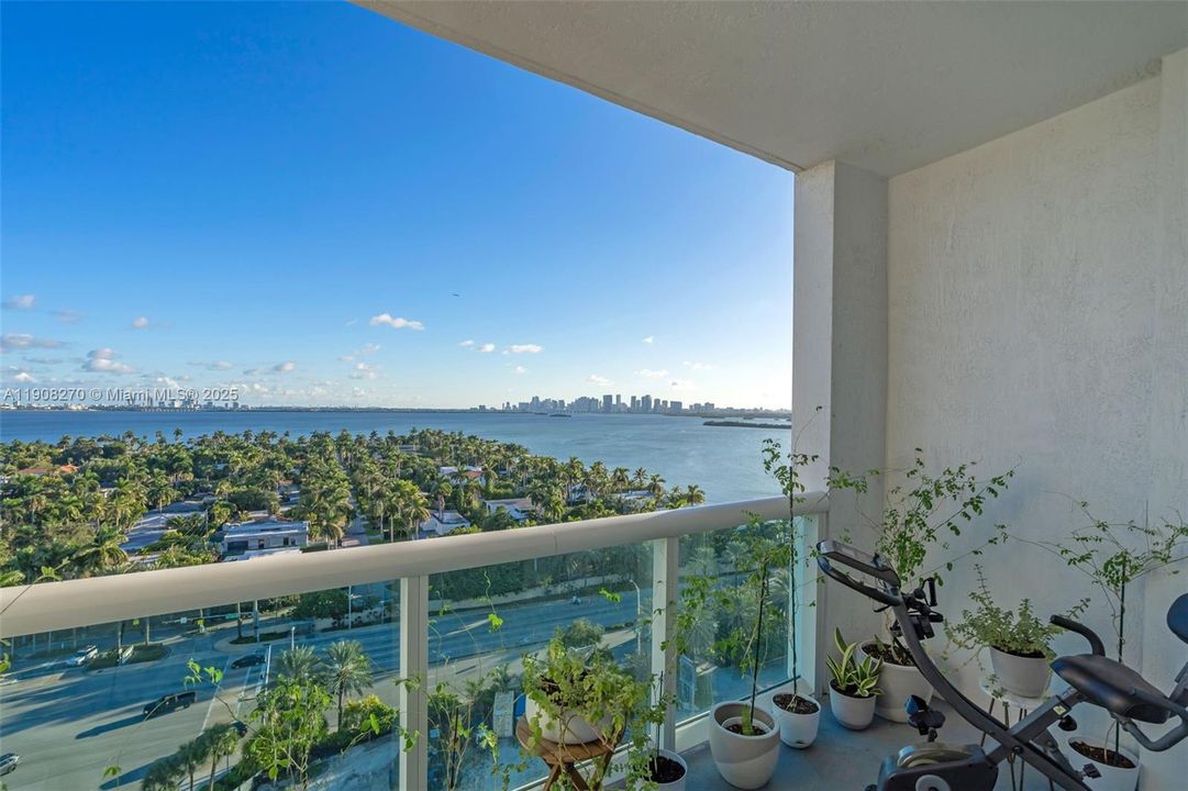 合同活跃: $690,000 (2 贝兹, 2 浴室, 1552 平方英尺)