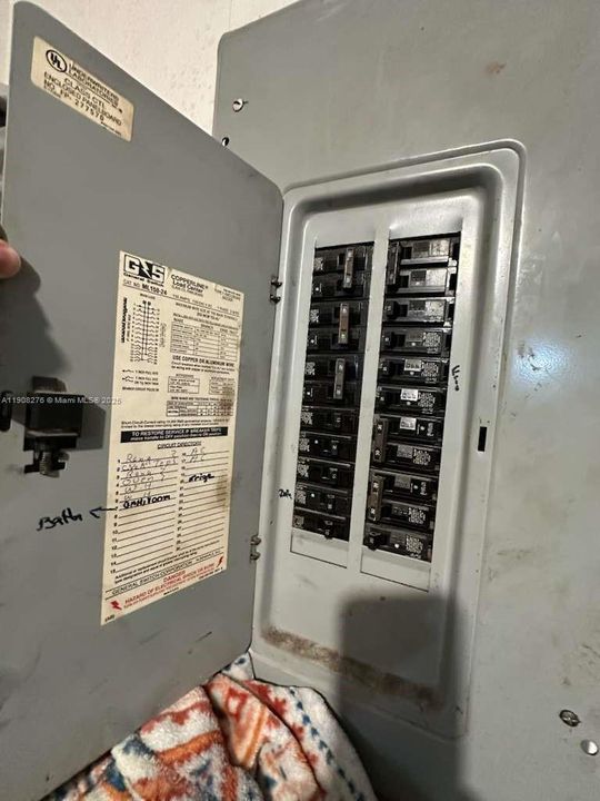 Activo con contrato: $339,900 (3 camas, 1 baños, 1026 Pies cuadrados)