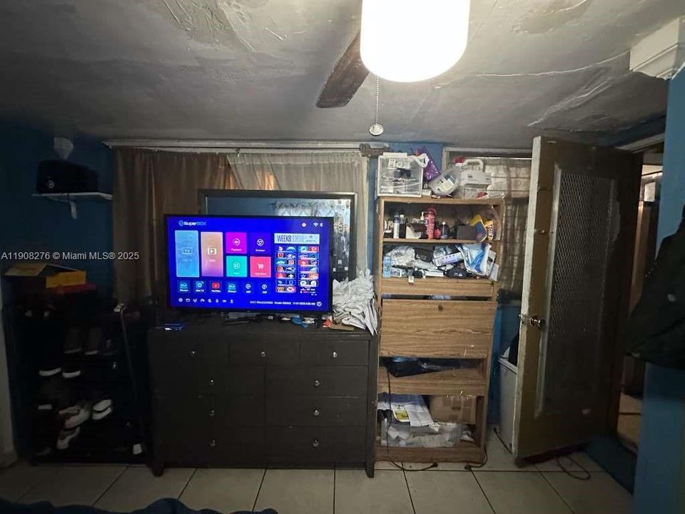 Activo con contrato: $339,900 (3 camas, 1 baños, 1026 Pies cuadrados)