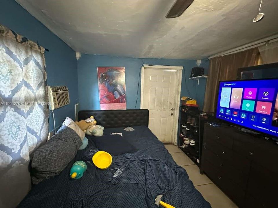 Activo con contrato: $339,900 (3 camas, 1 baños, 1026 Pies cuadrados)