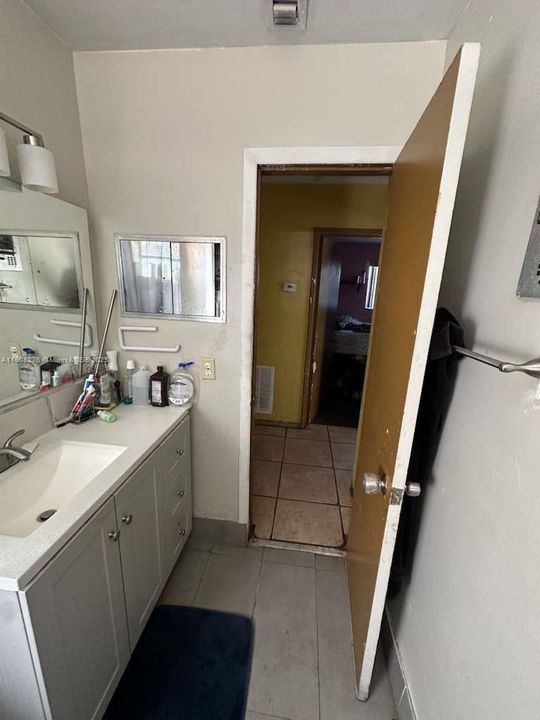 Activo con contrato: $339,900 (3 camas, 1 baños, 1026 Pies cuadrados)