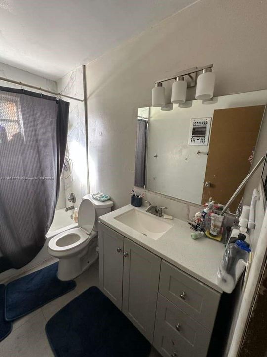 Activo con contrato: $339,900 (3 camas, 1 baños, 1026 Pies cuadrados)