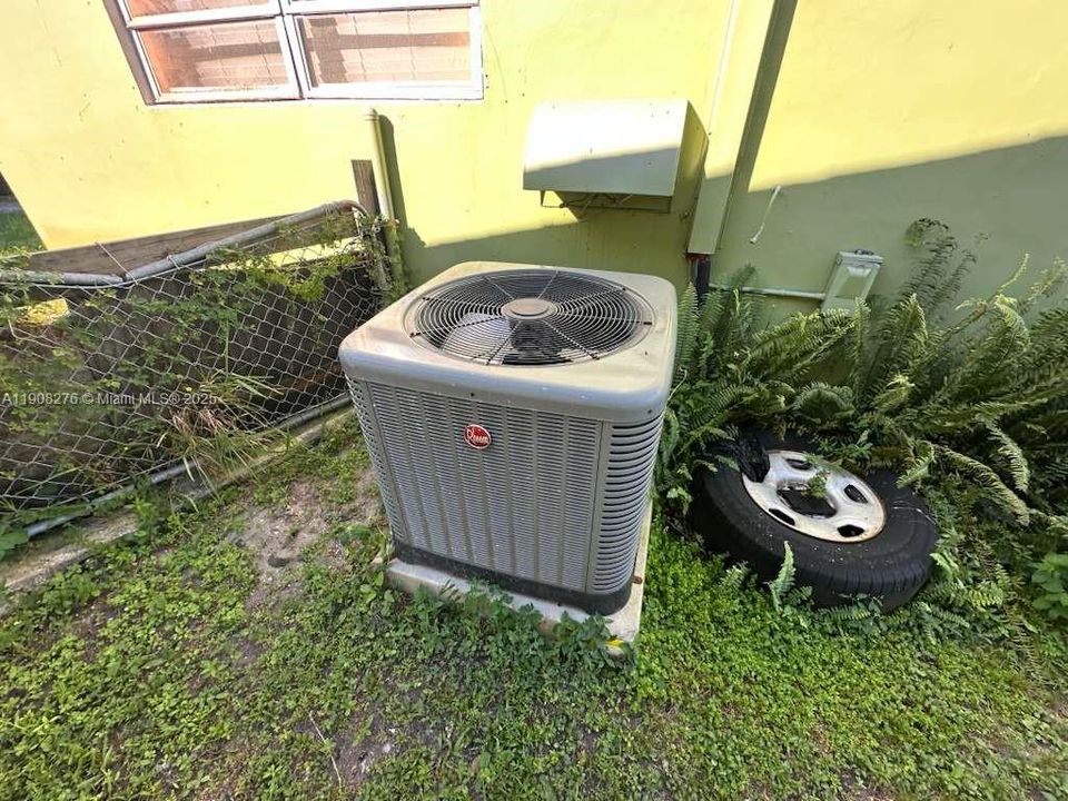 Activo con contrato: $339,900 (3 camas, 1 baños, 1026 Pies cuadrados)