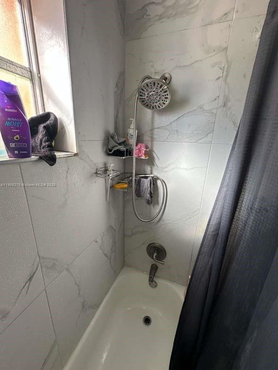 Activo con contrato: $339,900 (3 camas, 1 baños, 1026 Pies cuadrados)