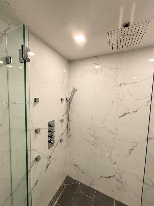 合同活跃: $4,500 (2 贝兹, 2 浴室, 1158 平方英尺)