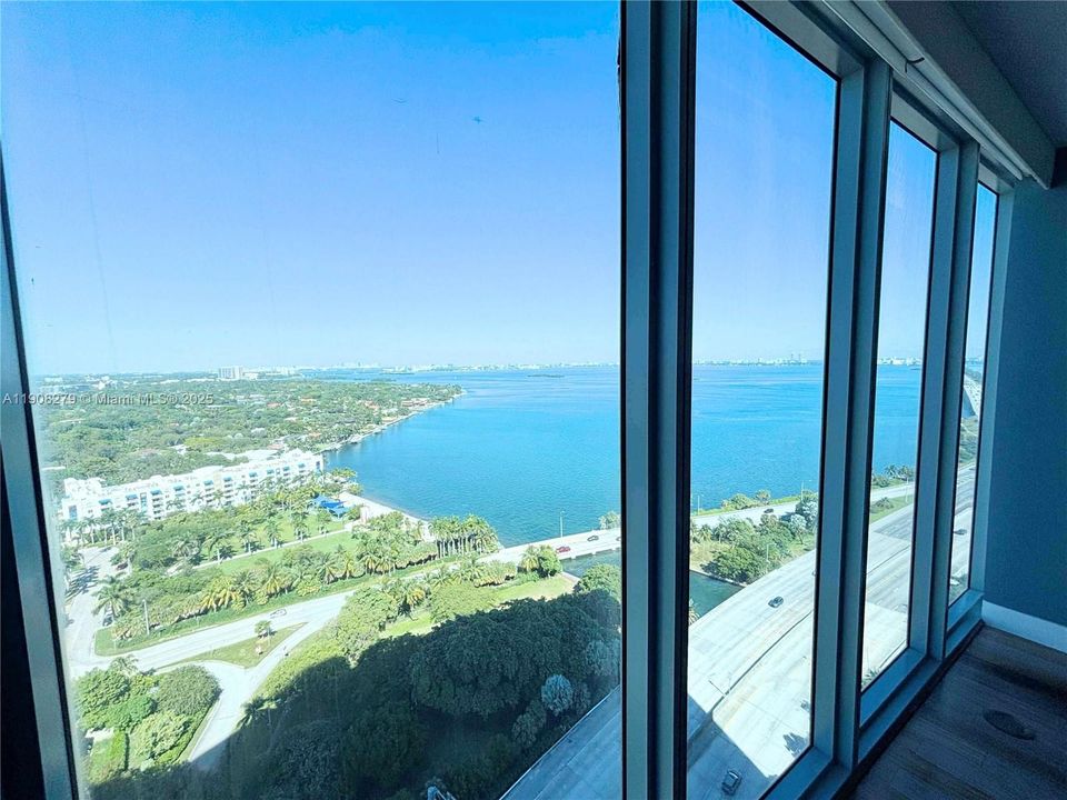 合同活跃: $4,500 (2 贝兹, 2 浴室, 1158 平方英尺)