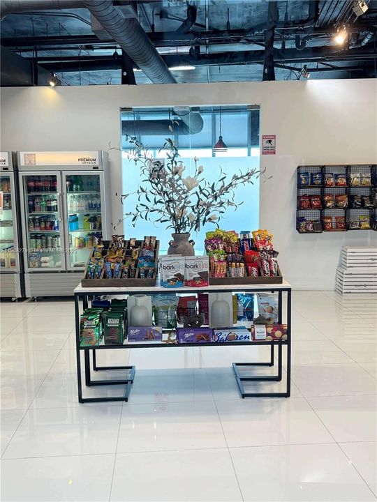 合同活跃: $4,500 (2 贝兹, 2 浴室, 1158 平方英尺)