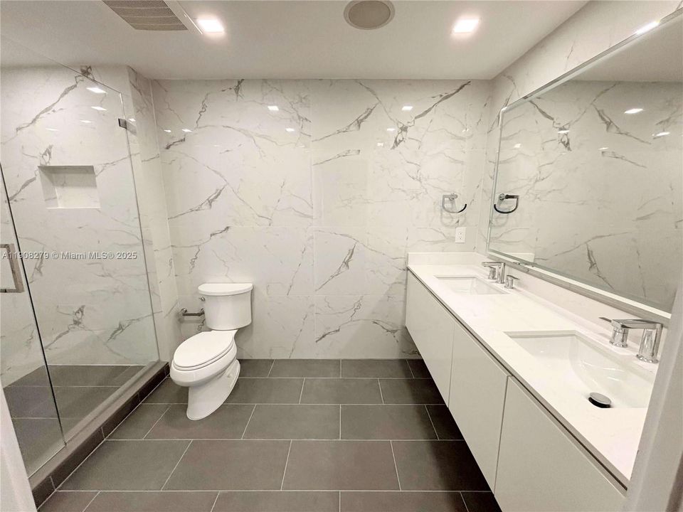 合同活跃: $4,500 (2 贝兹, 2 浴室, 1158 平方英尺)