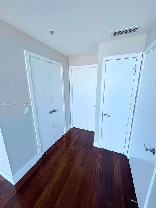 合同活跃: $4,500 (2 贝兹, 2 浴室, 1158 平方英尺)