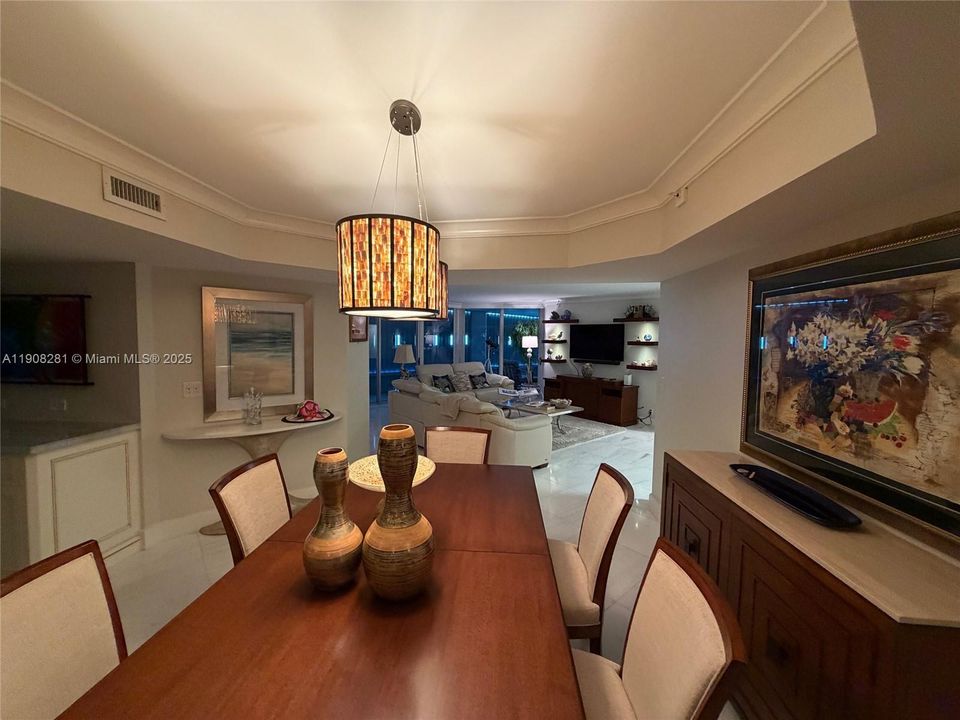 For Sale: $2,075,000 (3 beds, 3 baths, 2820 Square Feet)