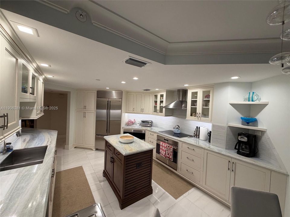 For Sale: $2,075,000 (3 beds, 3 baths, 2820 Square Feet)