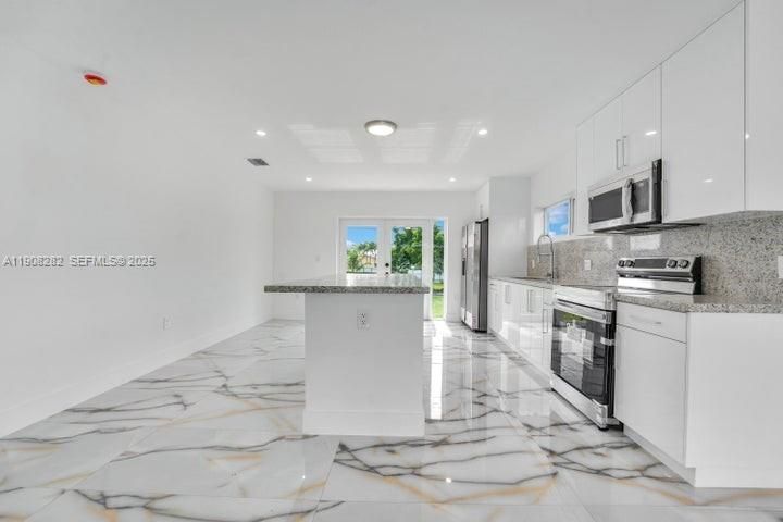 For Rent: $3,500 (4 beds, 3 baths, 1935 Square Feet)