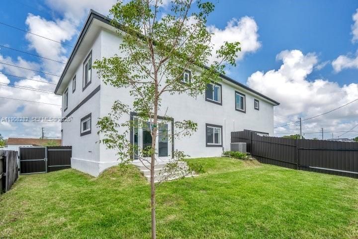 For Rent: $3,500 (4 beds, 3 baths, 1935 Square Feet)