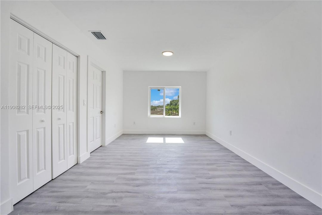 For Rent: $3,500 (4 beds, 3 baths, 1935 Square Feet)