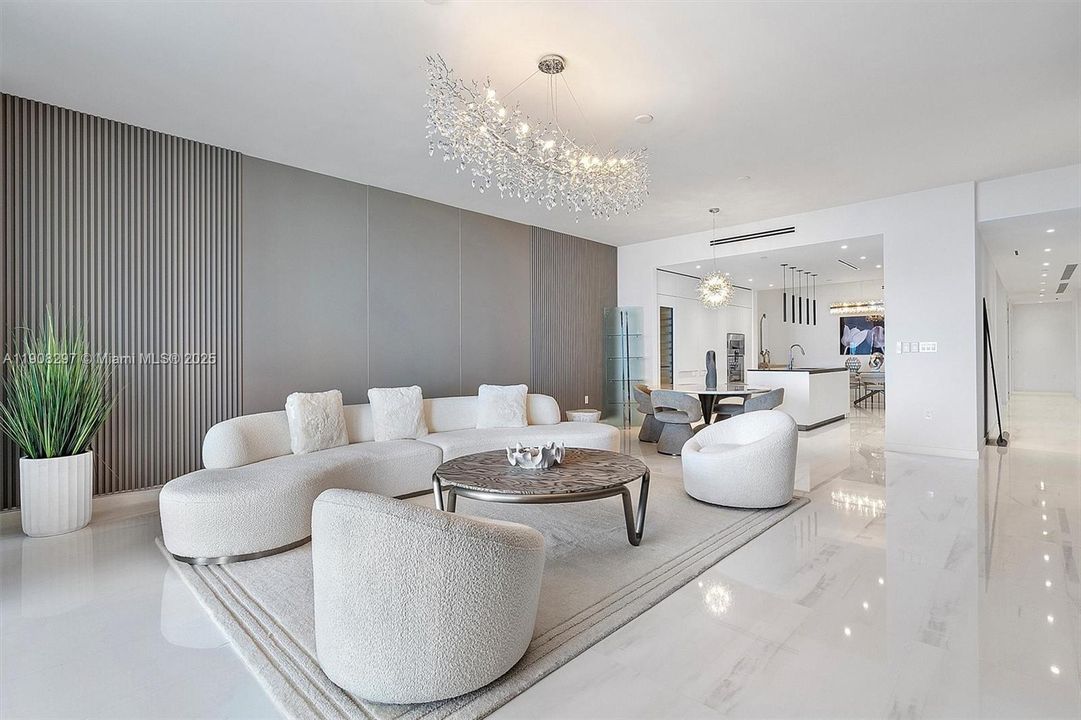 Activo con contrato: $32,000 (4 camas, 5 baños, 3536 Pies cuadrados)