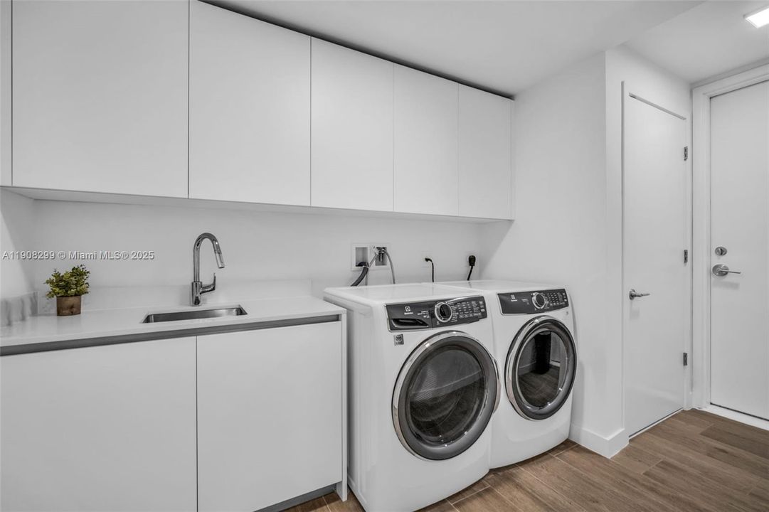 For Rent: $35,000 (4 beds, 4 baths, 3300 Square Feet)