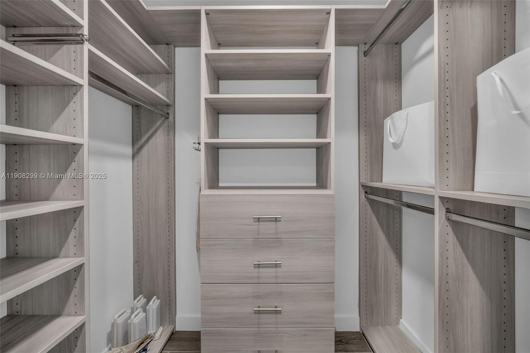 For Rent: $35,000 (4 beds, 4 baths, 3300 Square Feet)