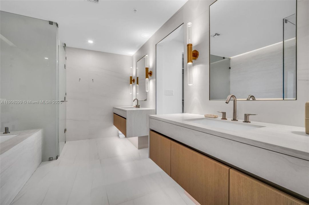 For Rent: $35,000 (4 beds, 4 baths, 3300 Square Feet)