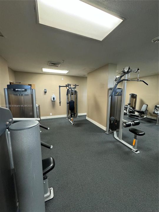 Activo con contrato: $2,700 (1 camas, 1 baños, 836 Pies cuadrados)