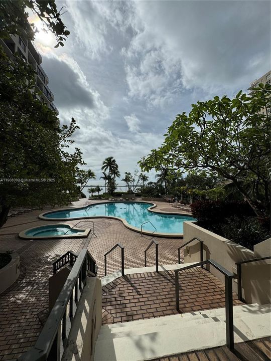 Activo con contrato: $2,700 (1 camas, 1 baños, 836 Pies cuadrados)