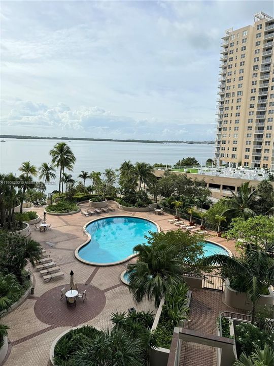 Activo con contrato: $2,700 (1 camas, 1 baños, 836 Pies cuadrados)