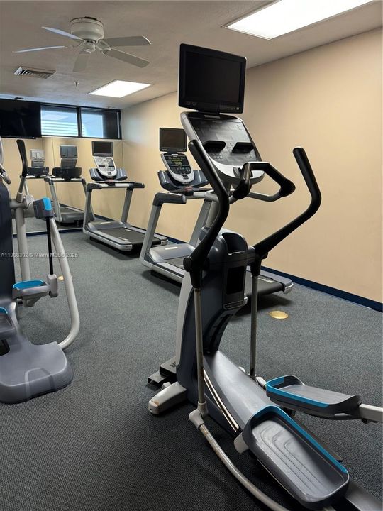 Activo con contrato: $2,700 (1 camas, 1 baños, 836 Pies cuadrados)