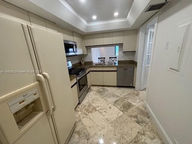 Activo con contrato: $2,700 (1 camas, 1 baños, 836 Pies cuadrados)