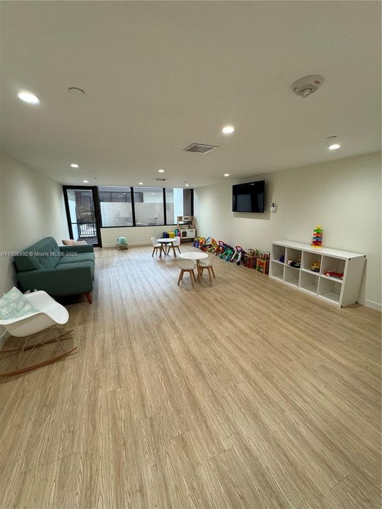 Activo con contrato: $2,700 (1 camas, 1 baños, 836 Pies cuadrados)