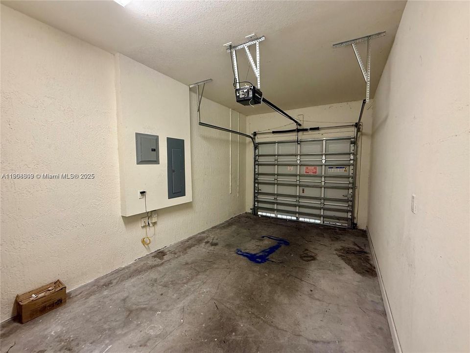 For Rent: $1,999 (2 beds, 1 baths, 620 Square Feet)