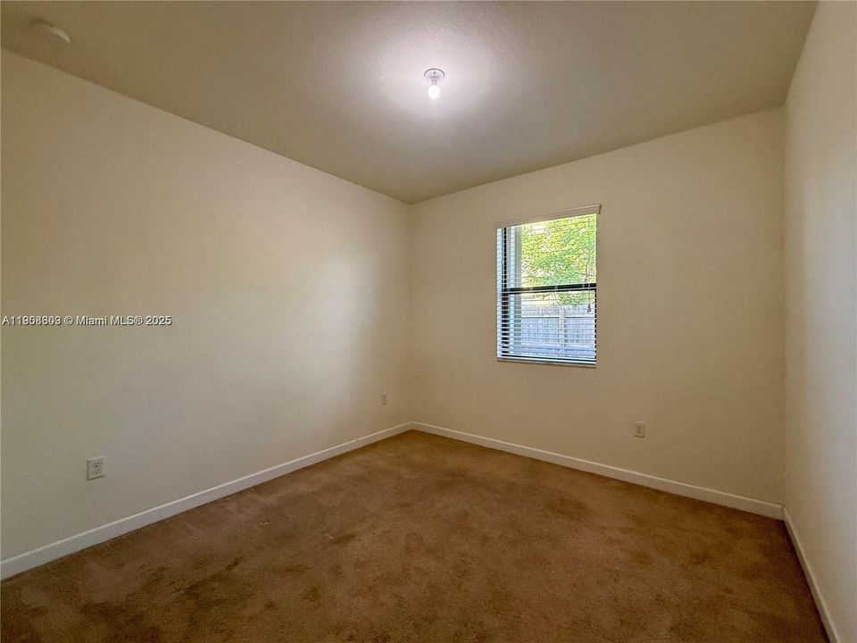 For Rent: $1,999 (2 beds, 1 baths, 620 Square Feet)